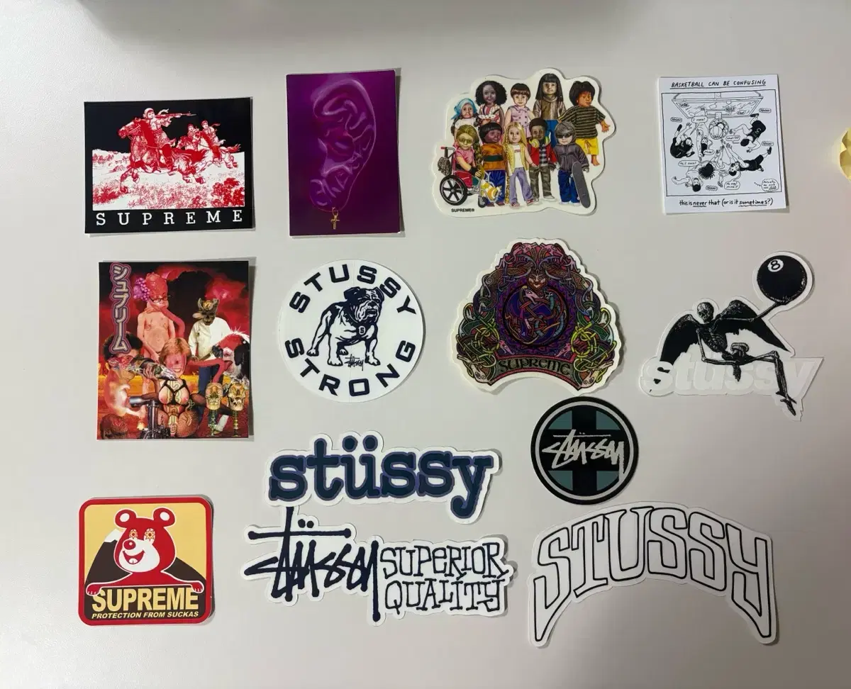 シュプリームストゥーシーパラスステッカー / 5個以上購入する方